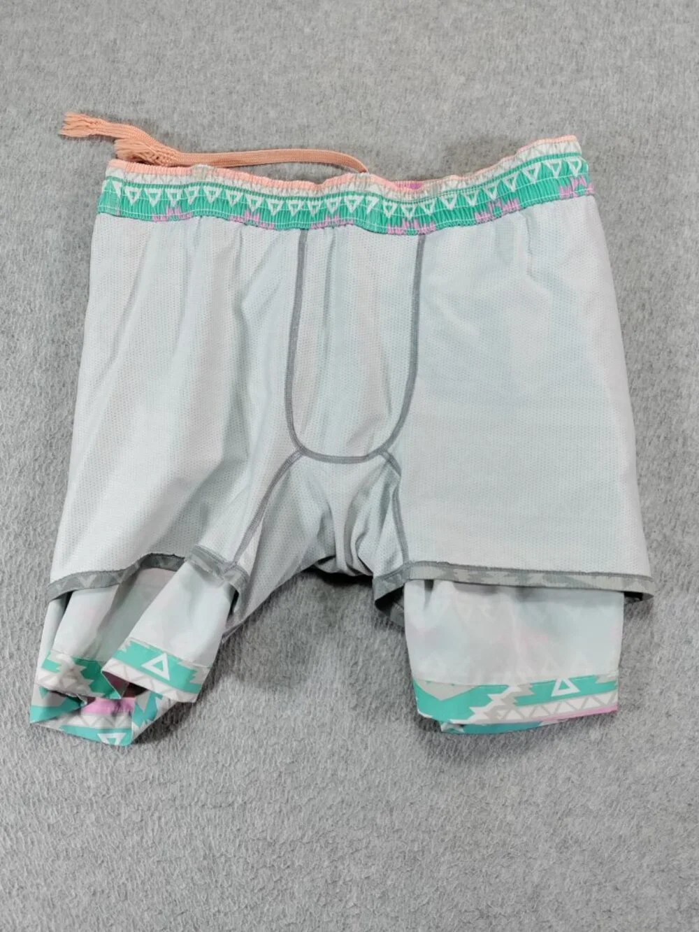 Chubbies Swim Trunks Mens M Teal Pink Geometric Lined 5.5 Inseam